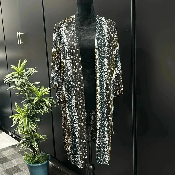 Cyrus Kimono,Duster,coverup,lightweight sheer Daisy pattern, multiwear - Picture 1 of 11